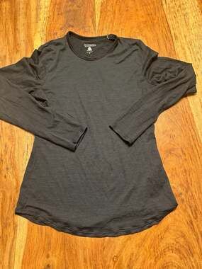 Segments Women's 100% Merino Wool Long Sleeve Shirt small